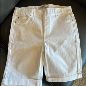 White Liverpool Bermuda shorts 6” inseam, like new, size 4/27